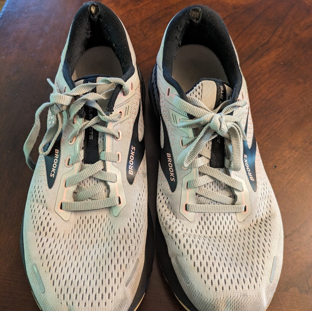 Brooks Sneakers View 2